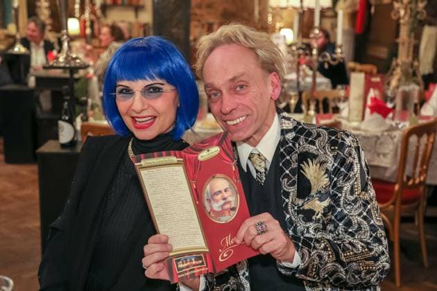 19 01 2023, Marchfelderhof Deutsch Wagram, artist New Years reception 2022, lifetime achievement award stage to Gerhard ERNST in picture Domino Blue, Volker Grohskopf, artist New Years reception 2022