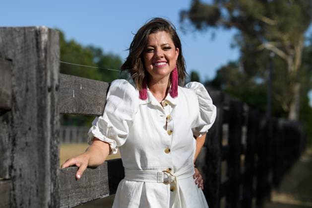 TAMWORTH COUNTRY MUSIC FESTIVAL 2023, Australian country musician Amber Lawrence poses for a photograph during the 51st Tamworth Country Music Festival in Tamworth, NSW, Friday, January 20, 2023. Amber Lawrence is nominated for 6 Golden Guitar Awards this year, including ?Female Artist of the Year?. ( NO ARCHIVING, EDITORIAL USE ONLY, NO USE IN BOOKS WITHOUT CONSENT TAMWORTH NEW SOUTH WALES AUSTRALIA  Copyright: xBIANCAxDExMARCHIx 20230120001754689388