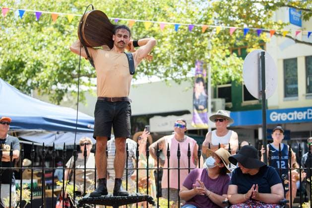 TAMWORTH COUNTRY MUSIC FESTIVAL 2023, Busker Ziggy McNeill performs on Peel Street during the 51st Tamworth Country Music Festival in Tamworth, NSW, Saturday, January 21, 2023. The 51st Tamworth Country Music Festival runs from January 13th -22nd, culminating in the Golden Guitar Awards night which celebrates the best of Australian country music. ( NO ARCHIVING, EDITORIAL USE ONLY, NO USE IN BOOKS WITHOUT CONSENT TAMWORTH NEW SOUTH WALES AUSTRALIA  Copyright: xBIANCAxDExMARCHIx 20230121001754955254