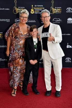 TAMWORTH COUNTRY MUSIC FESTIVAL 2023, (L-R Melinda Schneider, son Sullivan, and Mark Gable arrive at the Golden Guitar Awards during the 51st Tamworth Country Music Festival in Tamworth, NSW, Saturday, January 21, 2023. The 51st Tamworth Country Music Festival runs from January 13th -22nd, culminating in the Golden Guitar Awards night which celebrates the best of Australian country music. ( NO ARCHIVING, EDITORIAL USE ONLY, NO USE IN BOOKS WITHOUT CONSENT TAMWORTH NEW SOUTH WALES AUSTRALIA  Copyright: xBIANCAxDExMARCHIx 20230121001755012161