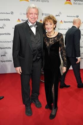 The Sporthilf has invited to the 52 Ball of Sports Many celebrities came over the red carpet Volker Bouffier and Ursula 52 Ball of Sports The Sporthilf has invited to the 52 Ball of Sports Many celebrities came over the red carpet Germany, Frankfurt, Festhalle, 21 01 2023 SP_GHR