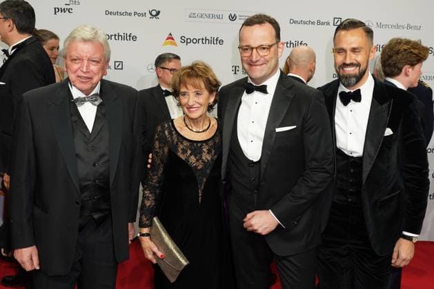 The Sporthilf has invited to the 52 Ball of Sports Many celebrities came over the red carpet Volker Bouffier with Ursula, Jens Spanhn with husband Detlev 52 Ball of Sports The Sporthilf has invited to the 52 Ball of Sports Many celebrities came over the red carpet Germany, Frankfurt, Festhalle, 21 01 2023 SP_GHR