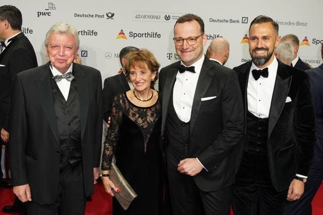 The Sporthilf has invited to the 52 Ball of Sports Many celebrities came over the red carpet Volker Bouffier with Ursula, Jens Spanhn with husband Detlev 52 Ball of Sports The Sporthilf has invited to the 52 Ball of Sports Many celebrities came over the red carpet Germany, Frankfurt, Festhalle, 21 01 2023 SP_GHR