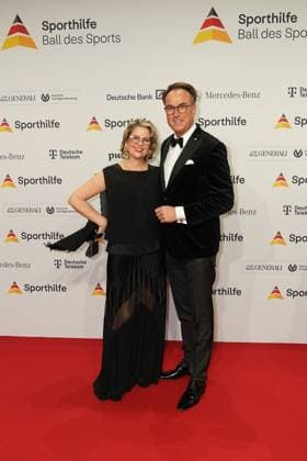 The Sporthilf has invited to the 52 Ball of Sports Many celebrities came over the red carpet Peter Adelfang with wife 52 Ball of Sports The Sporthilf has invited to the 52 Ball of Sports Many celebrities came over the red carpet Germany, Frankfurt, Festhalle, 21 01 2023 SP_GHR