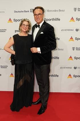 The Sporthilf has invited to the 52 Ball of Sports Many celebrities came over the red carpet Peter Adelfang with wife 52 Ball of Sports The Sporthilf has invited to the 52 Ball of Sports Many celebrities came over the red carpet Germany, Frankfurt, Festhalle, 21 01 2023 SP_GHR