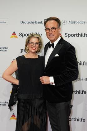 The Sporthilf has invited to the 52 Ball of Sports Many celebrities came over the red carpet Peter Adelfang with wife 52 Ball of Sports The Sporthilf has invited to the 52 Ball of Sports Many celebrities came over the red carpet Germany, Frankfurt, Festhalle, 21 01 2023 SP_GHR