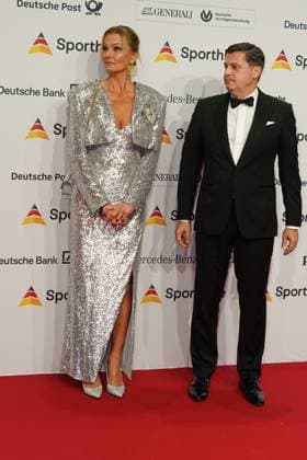 The Sporthilf has invited to the 52 Ball of Sports Many celebrities came over the red carpet Franziska van Almsick, Christian Seifert 52 Ball of Sports The Sporthilf has invited to the 52 Ball of Sports Many celebrities came over the red carpet Germany, Frankfurt, Festhalle, 21 01 2023 SP_GHR