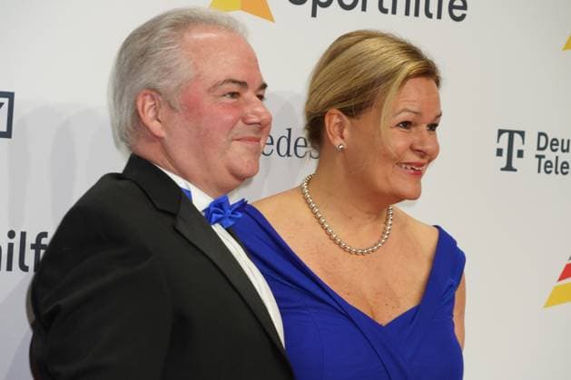 The Sporthilf has invited to the 52 Ball of Sports Many celebrities came over the red carpet Nancy Faeser, Eyke Gruening 52 Ball of Sports The Sporthilf has invited to the 52 Ball of Sports Many celebrities came over the red carpet Germany, Frankfurt, Festhalle, 21 01 2023 SP_GHR