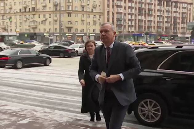 News Themen der Woche KW04 News Bilder des Tages RUSSIA, MOSC - JANUARY 23, 2023: Estoniaâ€™s Ambassador Margus Laidre arrives at the Russian Foreign Ministry. Estonia has taken another unfriendly step toward further reducing the number of Russian Embassy staff in Tallinn. Russia retaliates by downgrading diplomatic representation in both countries to a charge dâ€™affaires ad interim. Laidre has been handed a note of protest in response to Estoniaâ€™s hostile actions and ordered to leave Russia by February 7. Video screen grab. Best quality available. Russian Foreign Ministry Press Service TASS  56981160