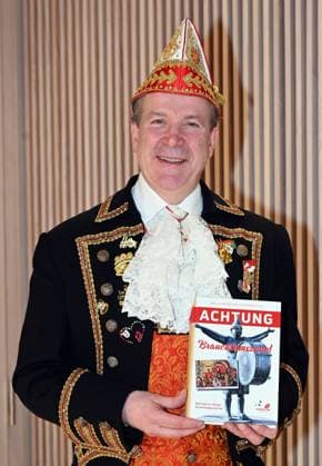 Festkomitee President Christoph Kuckelkorn poses at the book launch Achtung Brauchtumszone Beiträge zur Kölner Karnevalsgeschichte On the occasion of the 200th anniversary, the Historical Archive publishes its new volume of communications