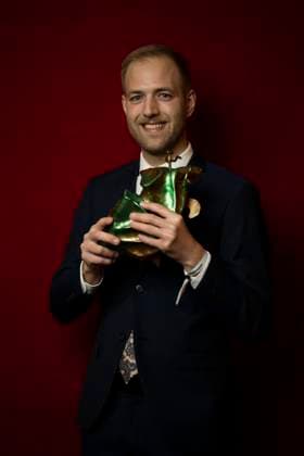 STOCKHOLM 20230123 Simon Sandin with his Golden Beetle for Best Visual Effects for the film Black Crab STOCKHOLM SWEDEN x10050x,  Copyright: xPontusxLundahlx xTTx GULDBAGGEN 2022 TTABB0000000000154498