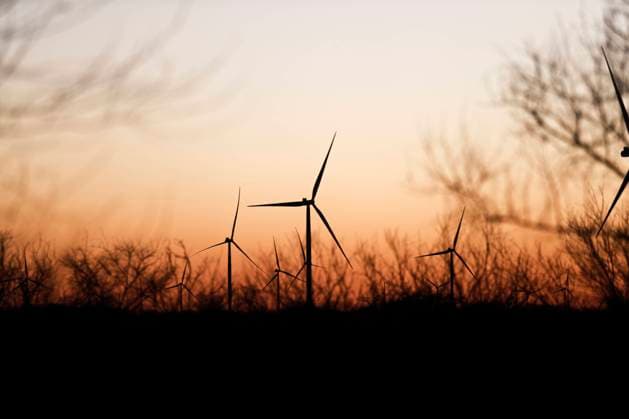 Sustainable Energy In South Texas The landscape is dotted with windmills as the sun sets in South Texas near Refugio, Texas on January 22, 2023. Refugio, Texas United States  Copyright: xReginaldxMathalonex originalFilename: mathalone-notitle230122_np0iN.jpg