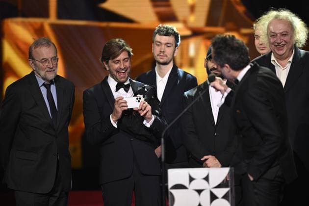 STOCKHOLM 20230123 Director Ruben Östlund films producer Erik Hemmendorffs acceptance speech after their film Triangle of Sadness won the Golden Beetle for best film during the Golden Beetle Gala at Cirkus in Stockholm STOCKHOLMK SWEDEN x10040x,  Copyright: xAndersxWiklund TTx GULDBAGGEN 2023 TTABB0000000000154717