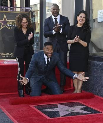 Bilder des Jahres 2023, Entertainment 01 Januar Entertainment Themen der Woche KW04 Entertainment Bilder des Tages TV personality and former NFL player Michael Strahan celebrates during an unveiling ceremony honoring him with the 2,744th star on the Hollywood Walk of Fame on Monday, January 23, 2023.  LAP2023012301 JIMxRUYMEN