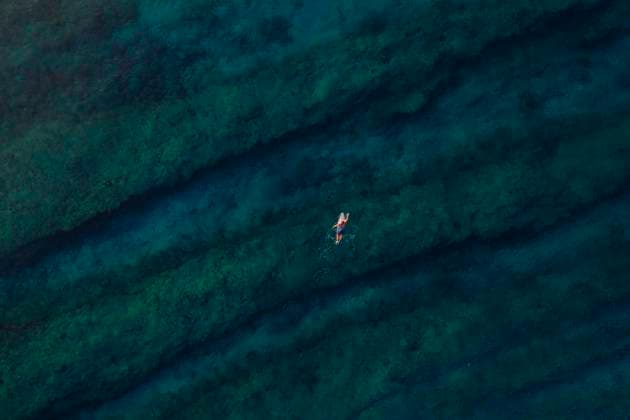 Man surfing with surfboard in sea model released, Symbolfoto, KNTF06868