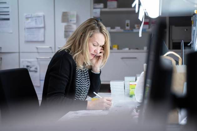 Woman talking on smart phone sitting at desk model released, Symbolfoto property released, NJAF00131