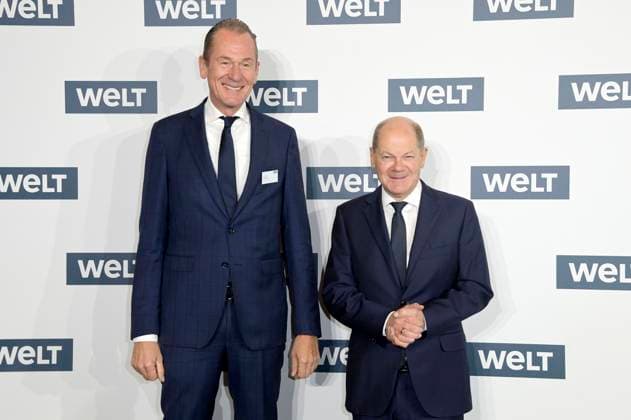 News Bilder des Tages Mathias Döpfner und Olaf Scholz beim 14. WELT-Wirtschaftsgipfel 2023 im Axel-Springer-Haus. Berlin, 24.01.2023 *** Mathias Döpfner and Olaf Scholz at the 14 WELT Business Summit 2023 at Axel Springer Haus Berlin, 24 01 2023 Foto:xF.xKernx xFuturexImage