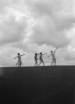 RECORD DATE NOT STATED Elizabeth Duncan dancers and children, 1928 Creator: Arnold Genthe. Copyright:xHeritagexArt HeritagexImagesx IMAGO ,2944006 ! ACHTUNG: AUFNAHMEDATUM GESCHÄTZT!  Copyright:HeritagexArt HeritagexImagesx IMAGO