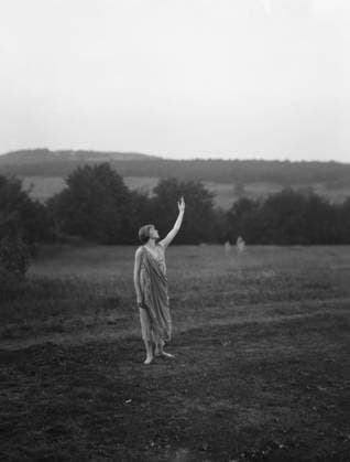 RECORD DATE NOT STATED Elizabeth Duncan dancers and children, between 1916 and 1941. Creator: Arnold Genthe. Copyright:xHeritagexArt HeritagexImagesx IMAGO ,2944063 ! ACHTUNG: AUFNAHMEDATUM GESCHÄTZT!  Copyright:HeritagexArt HeritagexImagesx IMAGO