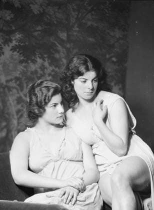 RECORD DATE NOT STATED Irma Duncan dancers, 1929 or 1930. Creator: Arnold Genthe. Copyright:xHeritagexArt HeritagexImagesx IMAGO ,2944440 ! ACHTUNG: AUFNAHMEDATUM GESCHÄTZT!  Copyright:HeritagexArt HeritagexImagesx IMAGO