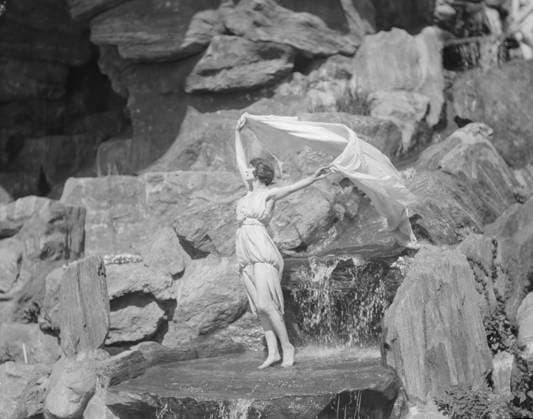 RECORD DATE NOT STATED Irma Duncan dancers, 1929 or 1930. Creator: Arnold Genthe. Copyright:xHeritagexArt HeritagexImagesx IMAGO ,2944444 ! ACHTUNG: AUFNAHMEDATUM GESCHÄTZT!  Copyright:HeritagexArt HeritagexImagesx IMAGO