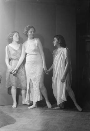 RECORD DATE NOT STATED Irma Duncan dancers, 1933 Apr. 24. Creator: Arnold Genthe. Copyright:xHeritagexArt HeritagexImagesx IMAGO ,2944445 ! ACHTUNG: AUFNAHMEDATUM GESCHÄTZT!  Copyright:HeritagexArt HeritagexImagesx IMAGO