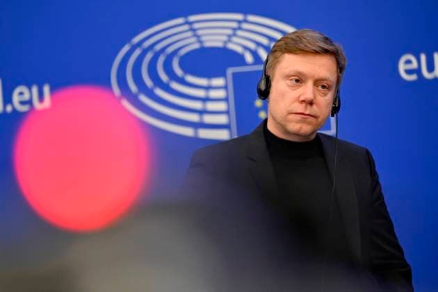 Politiker Martin Schirdewan beim Pressebriefing der Fraktion Die Linke im Europäischen Parlament. Straßburg, 17.01.2023 Grand Est Frankreich *** Politician Martin Schirdewan at the press briefing of the Left Group in the European Parliament Strasbourg, 17 01 2023 Grand Est France Copyright: xDwixAnoraganingrumx