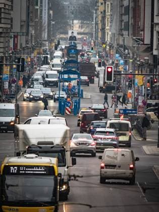 Berlin Mitte, Straßenszene Friedrichstraße - 25.01.2023 Berlin Friedrichstraße *** Berlin Mitte, street scene Friedrichstraße 25 01 2023 Berlin Friedrichstraße