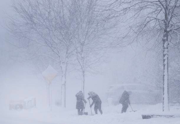 January 25, 2023, MISSISSAUGA, ON, CANADA: People shovel their driveways in a snow blizzard in Mississauga, Ont., on Wednesday, January 25, 2023. MISSISSAUGA CANADA  - ZUMAc35_ 20230125_zaf_c35_096 Copyright: xNathanxDenettex