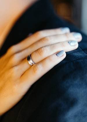 Wedding couple in love holding hands on their wedding day Italy, New York, United States R_ORFI23012681-1111418-01 ,model released, Symbolfoto