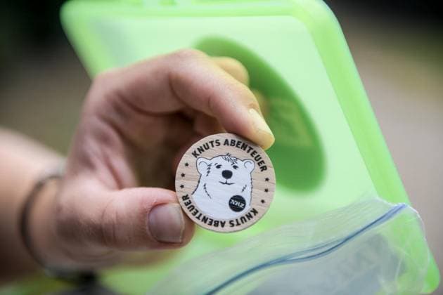 In Moers Geocaching - Schatzsuch in Moers *** NUR FÜR REDAKTIONELLE ZWECKE *** EDITORIAL USE ONLY ***<p>Volontärin Sara Schurmann geht auf NRZ Schatzsuche am Freitag, 06.07.2018, in Moers. Geocaching mit Hilfe von Smartphone und Co ist ein beliebter Freizeit Rätselspaß. Deutschland NRW Moers Copyright: VolkerxHerold *** in Moers Geocaching treasure hunt in Moers *** ONLY FOR EDITORIAL PURPOSE *** EDITORIAL USE ONLY *** P Volunteer Sara Schurmann goes at NRZ Treasure hunt on Friday, 06 07 2018, in Moers Geocaching with Help from Smartphone and Co is a popular Free time Riddles fun Germany NRW Moers Copyright VolkerxHerold Copyright: VolkerxHerold doc70w76i5mbgjszevkje2 EDITORIAL USE ONLY