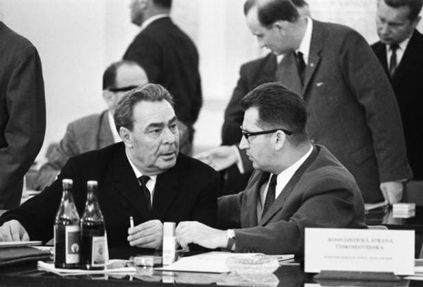 Moscow, USSR. June 7, 1969. General Secretary of the CPSU Leonid Brezhnev (L) talks to member of the Presidium of the Communist Party of Czechoslovakia, Secretary of the KSC Central Committee Lubomir Strougal between sessions during the International Meeting of Communist and Workers Parties in the Kremlin. Valentin Sobolev TASS  18455009