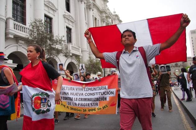 Bilder des Jahres 2023, News 01 Januar News Themen der Woche KW04 News Bilder des Tages January 28, 2023, Lima, Lima, Peru: Artists join the protests and take to the streets together with thousands of demonstrators to demand the resignation of President Dina Boluarte. Since Boluarte assumed the presidency on December 7, the protests have not stopped throughout the country. Lima Peru - ZUMAg240 20230128_zip_g240_010 Copyright: xCarlosxGarciaxGranthonx