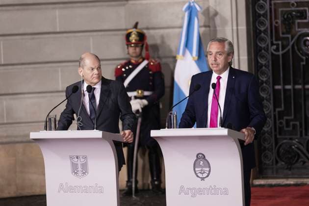 News Themen der Woche KW04 News Bilder des Tages Visit of the German Chancellor to the country. Buenos Aires, Argentina. Buenos Aires, Argentina. 28th January, 2023. The Chancellor of the Federal Republic of Germany, Olaf Scholz, and the President of the Argentine Nation, Alberto Fernandez, after the meeting, made statements and answered questions to the press. Buenos Aires Argentina Copyright: xImagoxImages EstebanxOsoriox EstebanOsorio-7907