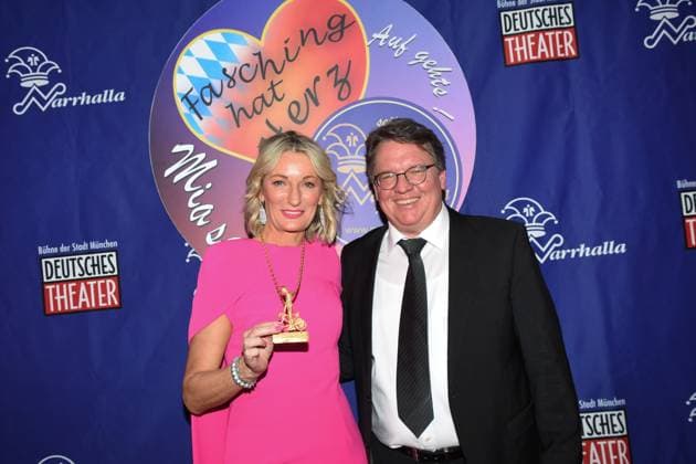 Monika Gruber cabaret artist Karl Valentin Order award winner Helmut Schleich cabaret artist laudator Munich 18 01 2020 Deutsches Theater Narrhalla Soiree award ceremony Karl Valentinsorden Munich