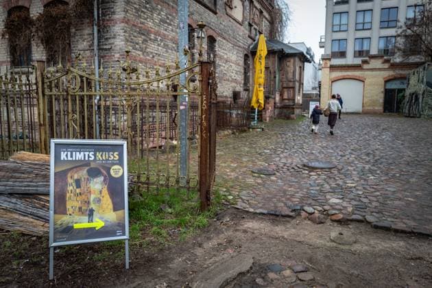 Berlin Prenzlauer Berg Gustav Klimt Klimts Kiss An Immersive History Music Brewery 29 01 2023 Berlin