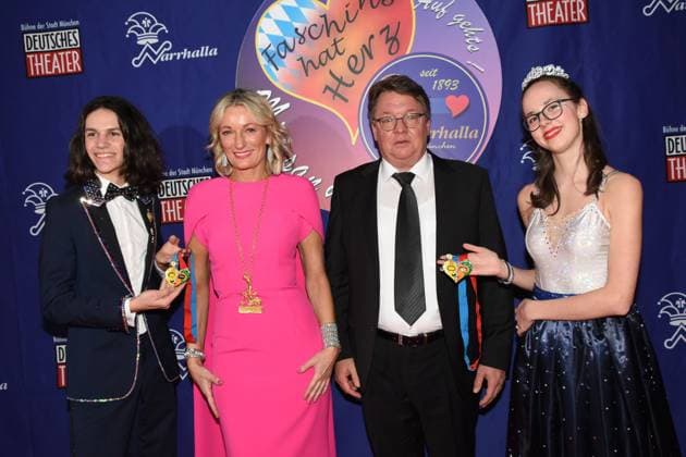With Narrhalla youth prince and princess Levi I Paula I Monika Gruber cabaret artist Karl Valentin Order award winner Helmut Schleich cabaret artist laudator Guenther Munich 18 01 2020 Deutsches Theater Narrhalla Soiree award ceremony Karl Valentinsorden Munich