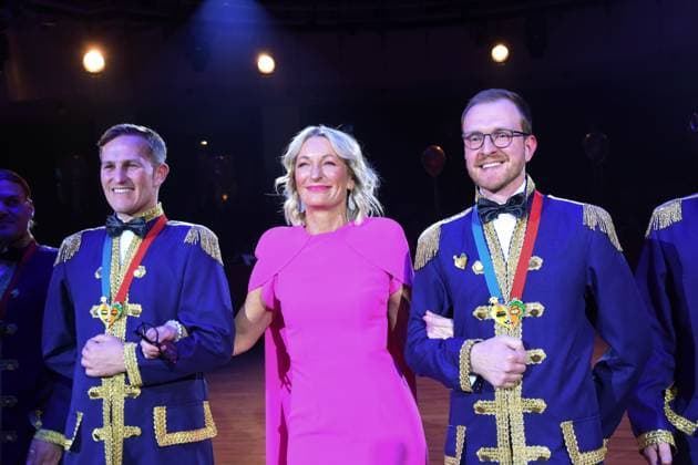 Monika Gruber cabaret artist Karl Valentin order award winner with flags guardsmen Munich 18 01 2020 Deutsches Theater Narrhalla Soiree award ceremony Karl Valentinsorden Munich