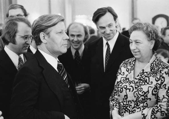 Moscow, USSR. October 29, 1974. Chancellor of the Federal Republic of Germany Helmut Schmidt (L front) talks to wife of Leonid Brezhnev Victoria Petrovna during a breakfast given by H. Schmidt. Vladimir Musaelyan, Valentin Sobolev TASS  17250246