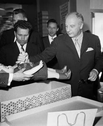 Moscow, USSR. August 3, 1970. Vice-Chancellor of the Federal Republic of Germany, Minister of Foreign Affairs of the FRG Walter Scheel (R) visits the Dom Igrushki (Toy House) shop on Kutuzovsky Prospekt (Avenue). Sergei Preobrazhensk, Alexei Stuzhiny TASS  18204168