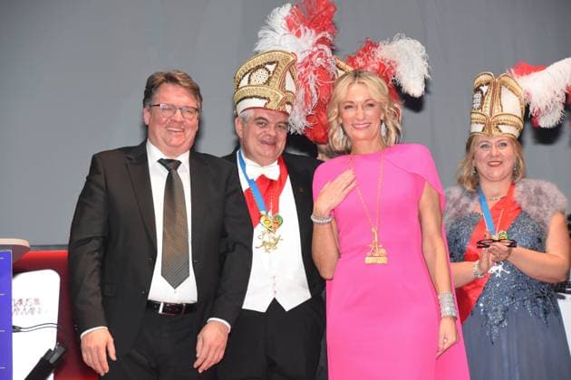 Helmut Schleich Cabaret artist Laudator Guenther Grauer Narrhalla President Monika Gruber Cabaret artist Karl Valentin Order Award winner Munich 18 01 2020 German Theater Narrhalla Soiree Award of the Karl Valentine Order Munich