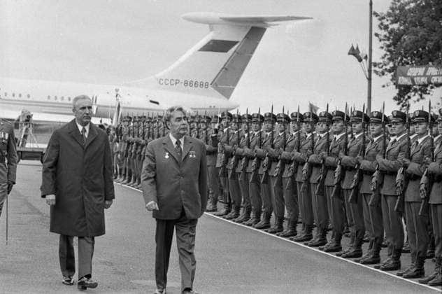 Warsaw, Polish People s Republic. First Secretary of the Polish United Workers Party Edward Gierek and General Secretary of the Central Committee of the Communist Party of the Soviet Union Leonid Brezhnev, who came to participate in celebrations dedciated to the 30th anniversary of the liberation of Poland from Nazi invaders, (L-R) inspect guards of honour during the welcome ceremony at the airport. Vladimir Musaelyan, Valentin Sobolev TASS  24760882