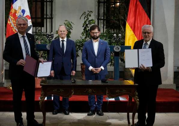 News Themen der Woche KW04 Santiago, 29 de enero de 2023 El Presidente de la Republica, Gabriel Boric Font, recibe al Canciller de la Republica de Alemania, Olaf Scholz, en el Palacio de La Moneda. Juan Eduardo Lopez Aton Chile, Santiago Chile Aton_677165 *** Santiago, January 29, 2023 The President of the Republic, Gabriel Boric Font, receives the Chancellor of the Republic of Germany, Olaf Scholz, at the Palacio de La Moneda Juan Eduardo Lopez Aton Chile, Santiago Chile Aton 677165  Copyright: JUANxEDUARDOxLOPEZ ATONxCHILE