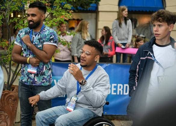 7. XXL TuberDay im Movie Park *** NUR FÜR REDAKTIONELLE ZWECKE *** EDITORIAL USE ONLY ***Rund 50 YouTuber, hier Leeroy Matata, zeigen sich beim XXL TuberDay am Samstag, 02.06.2018, im Movie Park in Bottrop-Kirchhellen. Außerdem stellen sich Influencer von Instagram und anderen Online-Plattformen den Fans. Deutschland NRW Bottrop Copyright: OliverxMengedoht *** 7 XXL TuberDay at Movie Park *** ONLY FOR EDITORIAL PURPOSE *** EDITORIAL USE ONLY Around 50 YouTuber, here Leeroy matata, show itself at XXL TuberDay on Saturday, 02 06 2018, at Movie Park in Bottrop Kirchhellen also place itself Influencer from Instagram and others Online Platforms the Fans Germany NRW Bottrop Copyright OliverxMendoomed Copyright: OliverxMengedoht doc70eykjxepeq17e8cd1xcm EDITORIAL USE ONLY