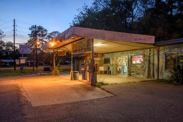 USA, Texas, Karnack, Caddo lake , abandoned gas station 