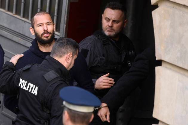 Bilder des Jahres 2023, News 02 Februar News Themen der Woche KW05 BUCHAREST: Andrew Tate Andrew Tate and his brother, Tristan, are brought by police officers to the Court of Appel, in Bucharest, Romania, Wednesday, February 1, 2023. Credit: Alex Nicodim Imago Images ROMANIA Copyright: xAlexxNicodimx