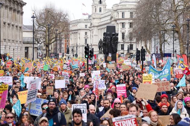 Bilder des Jahres 2023, News 02 Februar News Themen der Woche KW05 News Bilder des Tages . 01 02 2023. London, United Kingdom. Mass Strike Action. Up to half a million workers, including railway workers & teachers take part in mass strike action in the UK.  xMartynxWheatleyx xi-Imagesx IIM-24114-0075