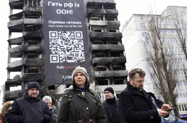 Bilder des Jahres 2023, News 02 Februar Ukraine-Krieg, Jahrestag der Invasion, Persönlichkeiten besuchen die Ukraine, Archivbilder News Themen der Woche KW05 News Bilder des Tages Ukraine-Konflikt, Deutsche Bundestagsvizepräsidentin Katrin Göring Eckardt besucht Borodjanka BORODIANKA, UKRAINE - FEBRUARY 2, 2023 - Vice President of the German Bundestag Katrin Goring-Eckardt (C) visits Borodianka, Kyiv Region, northern Ukraine. German Bundestag VP Katrin Goring-Eckardt visits Borodianka  Copyright: xRuslanxKaniukax