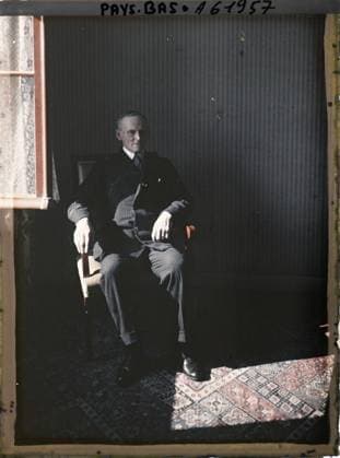 RECORD DATE NOT STATED The Hague, Netherlands Mr. Snowdon , 1929 - Netherlands - StÃ phane Passet - (August 17-31) (French - ï»¿La Haye , Pays-Bas Monsieur Snowdon). Political figure, inner view, portrait, diplomacy, peace, repairs, man, Personality, Habitat , Architecture, Human Starries, International Relations, First World War, Hollande, Haye, Mr Snowden Copyright: xpiemagsx AKahnlpie020223-17755 !ACHTUNG AUFNAHMEDATUM GESCHÄTZT!