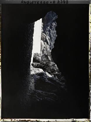 RECORD DATE NOT STATED Cornwall, England tunnel dug in the rock, probably at the level of a cliff or a beach , 1913 - England - Auguste LÃ on - (August 28 - September 3) (French - ï»¿Cornouailles , Angleterre Tunnel creusÃ dans la roche , probablement au niveau d une falaise ou d une plage). Tunnel, shipwrecked image, cliff, England Copyright: xpiemagsx AKahnlpie020223-3340 !ACHTUNG AUFNAHMEDATUM GESCHÄTZT!